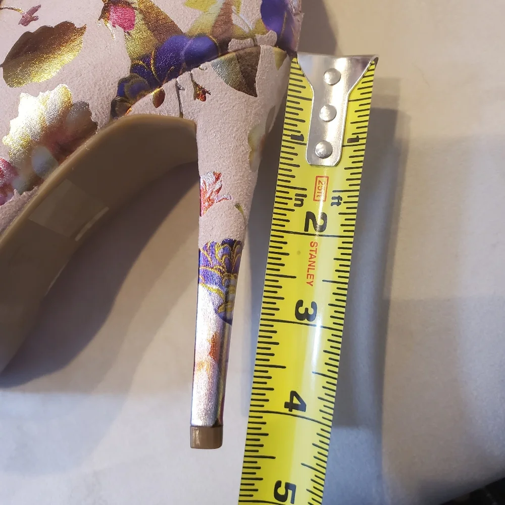 🎉⭐HOST PICK⭐🎉 Beautiful Blush Foil Flower Booties - Picture 9 of 9